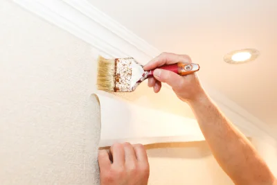Pose de papier peint à Carantec — revêtements muraux et toiles de verre